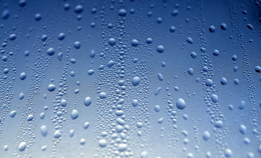 Para na zewnętrznej szybie – znak dobrze zaprojektowanego okna